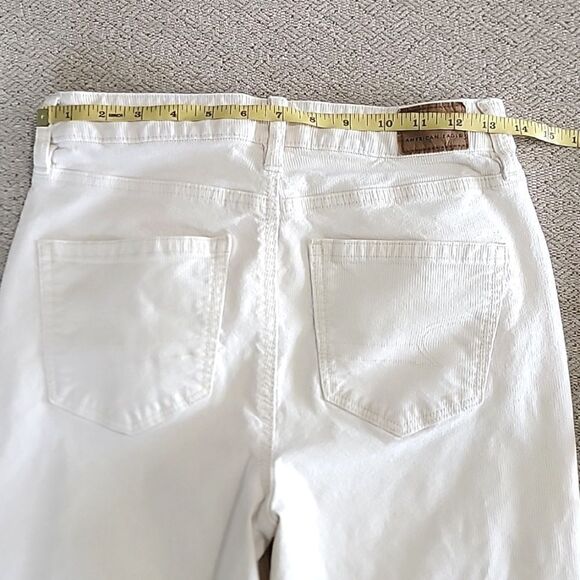American Eagle Outfitters Mom Straight Leg Cream Corduroy Jeans - Size 4 - Picture 8 of 11